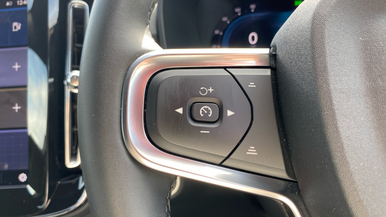 Volvo XC40 2.0 B3P Plus Dark 5dr Auto Petrol Estate